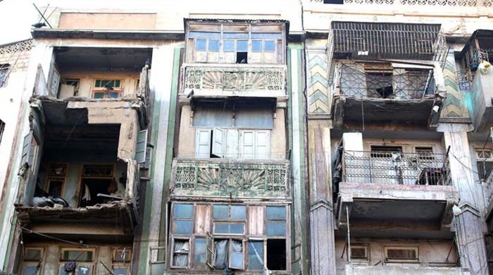 کراچی انتظامیہ کا شہر کی مخدوش عمارتوں کو خالی کرانے کا فیصلہ 