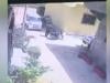 ویڈیو: کراچی میں ڈاکوؤں نے ڈاکٹر سے 8 لاکھ لوٹ لیے، فائرنگ سے ڈاکٹر زخمی