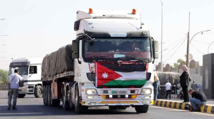 امدادی سامان غزہ لیجانے والے ٹرکوں پر اسرائیلی شدت پسندوں کا حملہ، ہزاروں ٹن خوراک ضائع