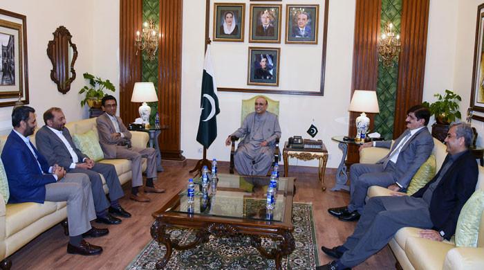 صدر مملکت سے ایم کیو ایم وفد کی ملاقات، کراچی میں امن وامان سے متعلق بات چیت