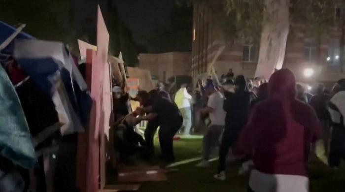 کیلیفورنیا یونیورسٹی میں اسرائیل حامی مظاہرین کا فلسطینی حمایتی طلبہ پر حملہ، متعدد زخمی