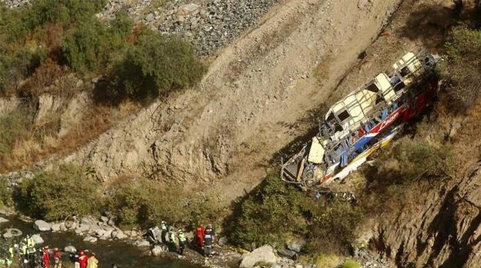 چلاس میں شاہراہ قراقرم پر بس کھائی میں گرگئی، 10 سے زائد مسافر جاں بحق