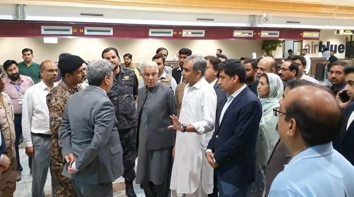 وزیر داخلہ اور وزیر ایوی ایشن کا لاہور ائیرپورٹ کا دورہ، امیگریشن مسائل فوری حل کرنے کا حکم