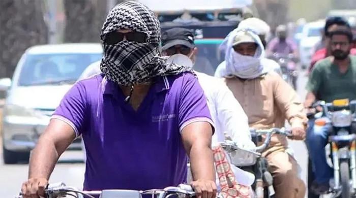 کراچی سمیت ملک کے بیشتر علاقوں میں آج موسم گرم اور خشک رہنے کا امکان