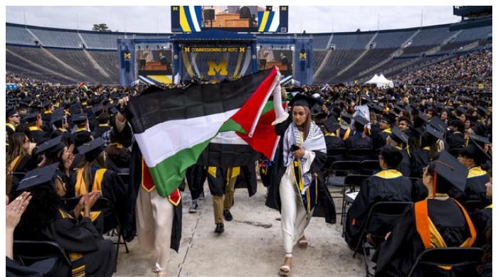امریکا: مشی گن یونیورسٹی میں گریجویشن کی تقریب فلسطین کے حق میں مظاہرے میں تبدیل