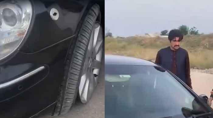 ویڈیو: شیر افضل مروت کی گاڑی کو موٹر وے پر حادثہ، 2 ٹائر پھٹ گئے