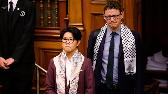 کینیڈا: فلسطینی رومال پہننے پر3 قانون سازوں کو اونٹاریو اسمبلی سے باہر نکال دیا گیا