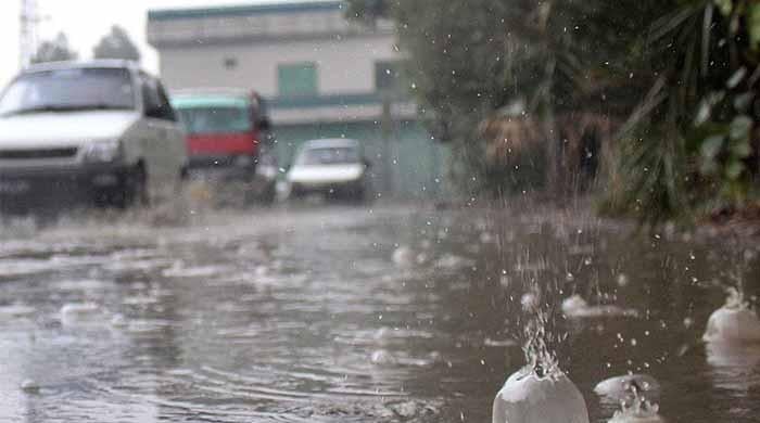 48 ڈگری گرمی میں جھلستے سندھ کے  شہروں میں آج بارش کا امکان
