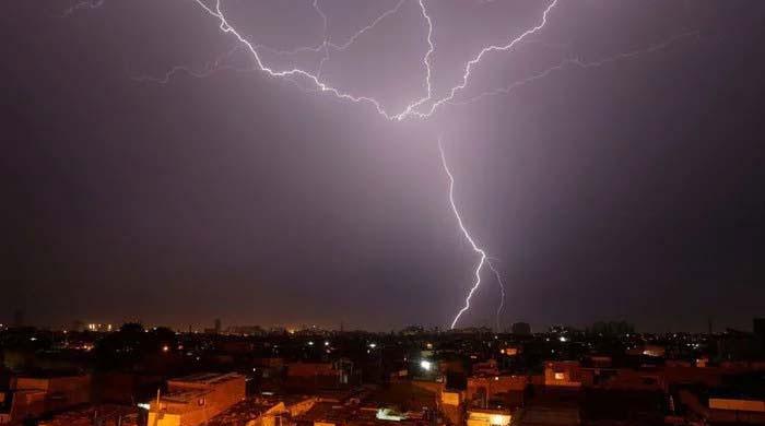 پنجاب کے بیشتر اضلاع میں آج رات آندھی اور گرج چمک کے ساتھ بارش کا امکان