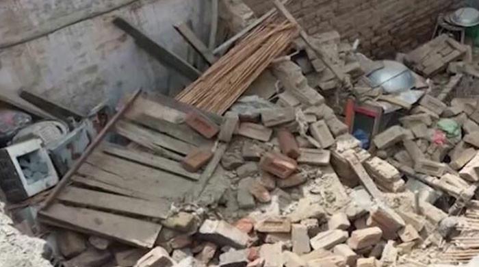 شیخوپورہ میں بارش کے باعث گھر کی چھت گرنے سے 10 سالہ بچی جاں بحق،7 افراد زخمی