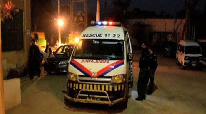 نوشہرہ: باراتیوں کی بس ہائی ٹرانسمیشن لائن سے ٹکرا گئی، دولہا سمیت 10 افراد جھلس کر زخمی
