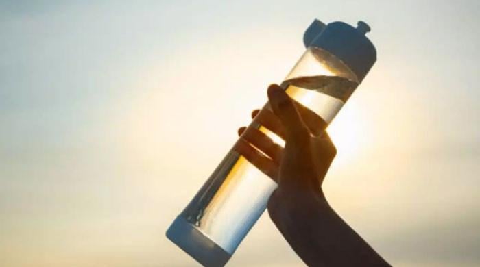 بیماریوں سے بچنے کیلئے  پانی کی بوتل کو روزانہ کتنی بار دھونا ضروری ہے؟