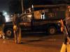 کراچی: شہریوں نے 2 مبینہ ڈاکوؤں کو تشدد اور فائرنگ کرکے ہلاک کردیا