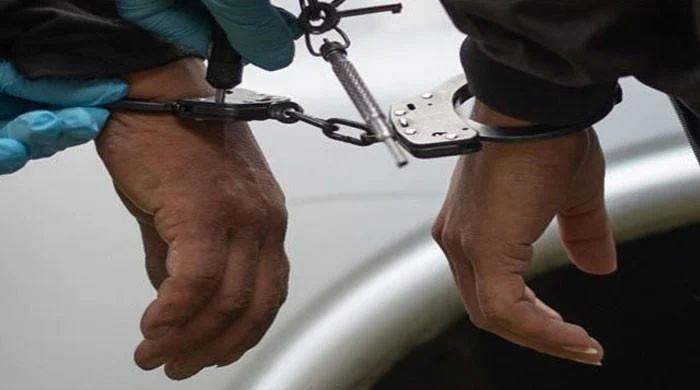جعلی سفری دستاویزات پر کراچی سے کینیڈا جانے کی کوشش: 2 مسافر، ایجنٹ اور سہولتکار گرفتار