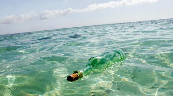 سمندر میں تیرتی بوتل میں موجود مواد کو شراب سمجھ کر پینے سے 4 ماہی گیر ہلاک