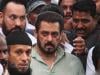 سلمان خان کی نم آنکھوں کے ساتھ بابا صدیقی کے گھر سے جانے کی تصاویر وائرل