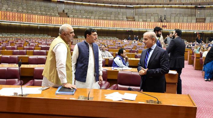 آئینی ترمیم کی مخالف پی ٹی آئی ترمیم منظور ہوتے ہی پہلا فائدہ اٹھانے سپریم کورٹ پہنچ گئی