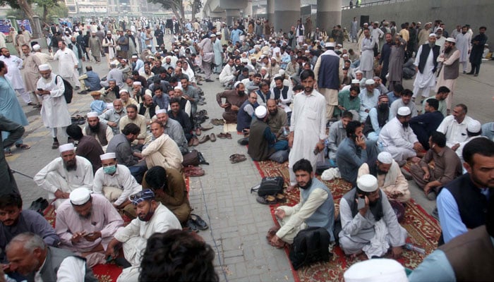 پختونخوا حکومت کی مطالبات ماننے کی یقین دھانی، پرائمری اساتذہ کا احتجاج ...