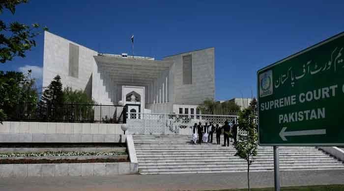 سویلینز کا فوجی عدالتوں میں ٹرائل: آرمی ایکٹ تو خصوصی طور پر افواج پاکستان کے ممبران کیلئے ہے، جج آئینی بینچ