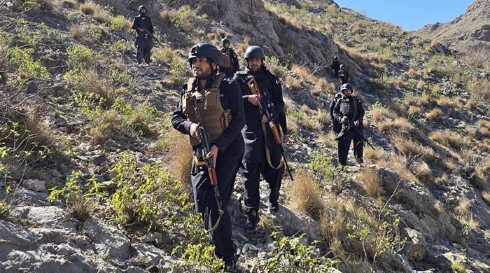 خیبرپختونخوا کے مختلف اضلاع میں دہشتگردوں کے حملے، 4 پولیس اہلکاروں سمیت 5 افراد شہید