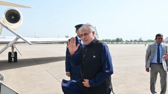 پاک بھارت سیز فائر کے بعد پہلی اعلیٰ سطح ملاقات، نائب وزیراعظم اسحاق ڈار چین روانہ 