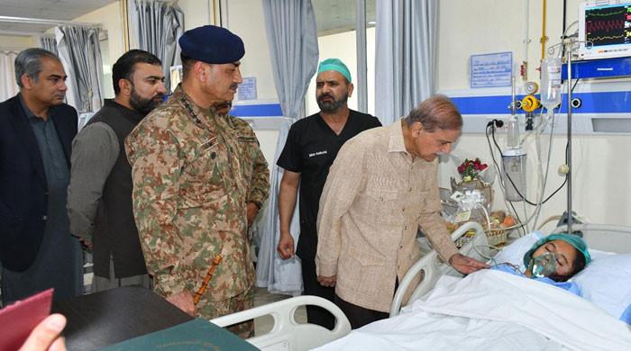 بیرونی سرپرستی میں ہونیوالی دہشتگردی کیخلاف جنگ کو منطقی انجام تک پہنچایا جائے گا: وزیر اعظم و فیلڈ مارشل