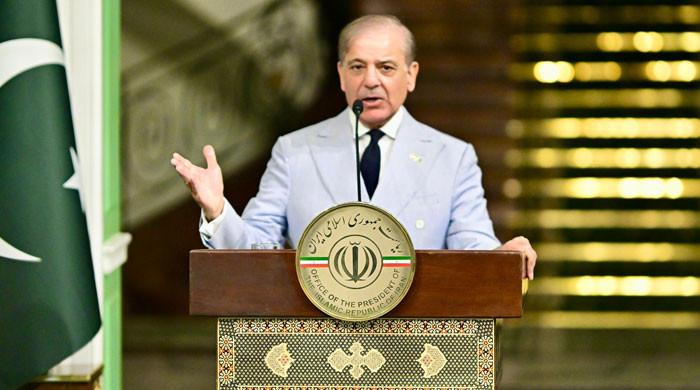 بھارت سے پانی، انسداد دہشتگردی اور تجارت پر بات چیت کیلئے تیار ہیں: وزیراعظم