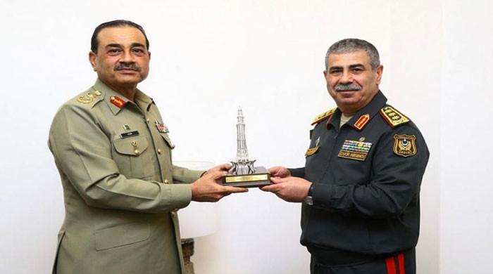 فیلڈ مارشل عاصم منیر اور آذر بائیجان کے وزیر دفاع کی ملاقات، دفاعی تعاون کو مزید فروغ دینے پر اتفاق