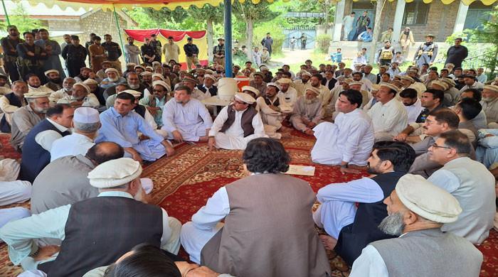 پاراچنار: اپر اور سینٹرل کرم کے مختلف علاقوں کے قبائل کے مابین امن معاہدہ طےپاگیا