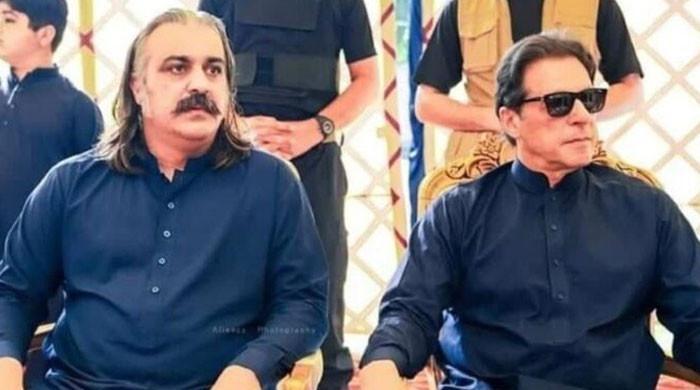 گنڈاپور کے اہم پیغام کے باوجود عمران خان نے مذاکرات کا راستہ چننے سے انکار