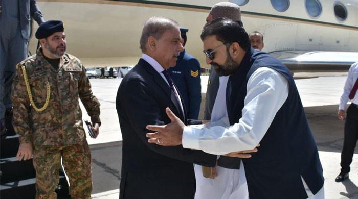 وزیراعظم امن و امان سے متعلق خصوصی جرگے میں شرکت کیلئے کوئٹہ پہنچ گئے