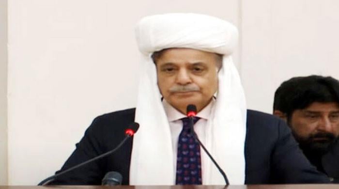 بلوچستان کے جو لوگ بھٹک کر پٹڑی سے اتر گئے، انہیں واپس لانے کی کوشش کرنی چاہیے، وزیراعظم