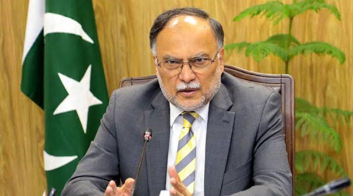 ترقیاتی بجٹ کی رقم رواں سال کے مقابلے میں 100 ارب روپے کم ہے: احسن اقبال