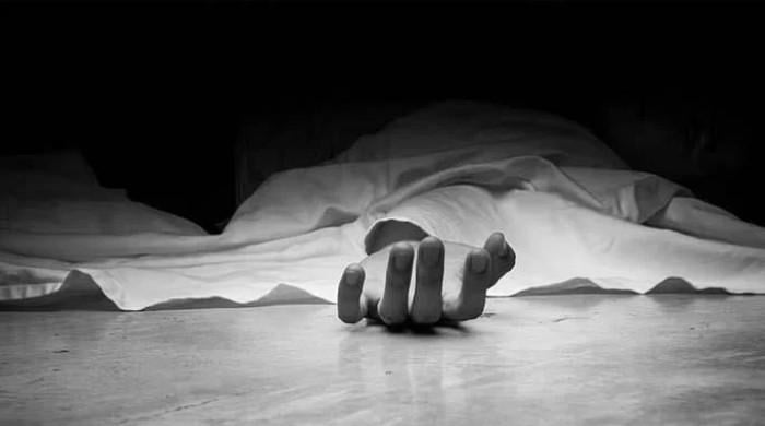 رحیم یار خان، عید کے کپڑے مانگنے پرباپ نے 3 بچوں کو زہردے کر خودکشی کرلی