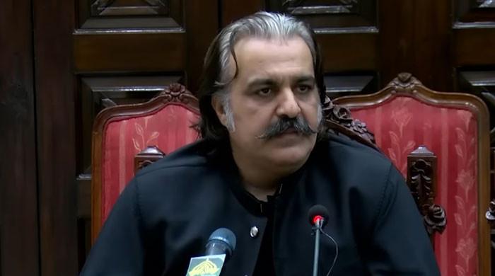 وفاق سابق فاٹا اور پاٹا پر ٹیکس لگانے سے گریز کرے، علی امین کا جرگے سے خطاب میں مطالبہ