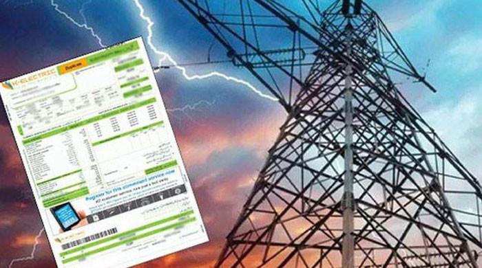 کراچی کیلئے بجلی کی قیمت میں 2 روپے 99 پیسے فی یونٹ کمی کردی گئی