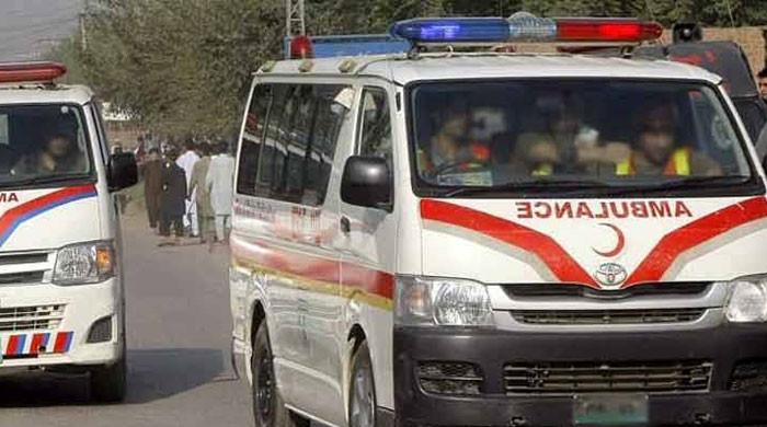 ڈیرہ اسماعیل خان میں کار کھائی میں گرنے سے 2 بھائیوں سمیت 4 افراد جاں بحق