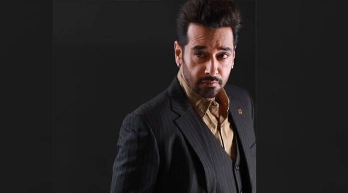 فیصل قریشی پاکستانی ڈراموں کی کہانیاں ایک جیسی ہونے کے سوال پر ناراض ہوگئے