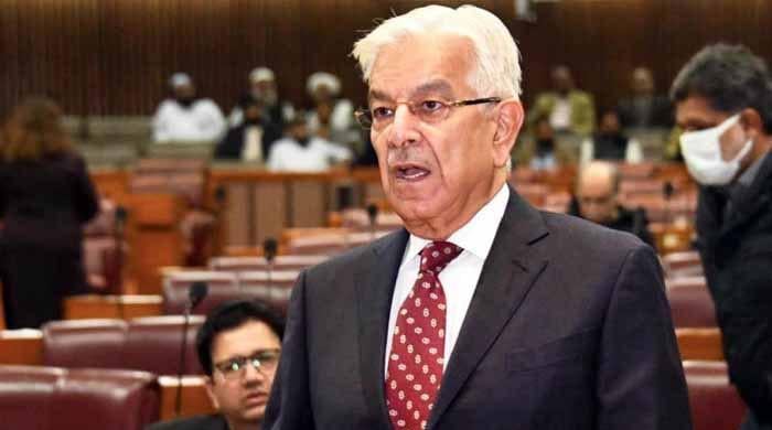 اسپیکر و چیئرمین سینیٹ کی تنخواہ، مالی مراعات میں اضافہ مالی فحاشی کے زمرے میں آتا ہے: وزیردفاع