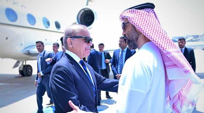 وزیراعظم شہباز شریف ایک روزہ سرکاری دورے پر متحدہ عرب امارات پہنچ گئے