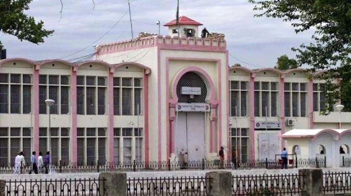 اڈیالا جیل: قیدی کو اجتماعی زیادتی کے بعد قتل کرنیوالے4 مجرموں کو 2،2 بار سزائے موت سنادی گئی