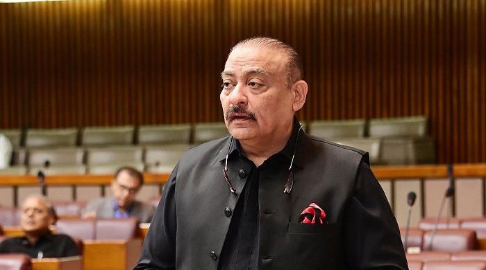 ’سموسے خریدیں گے تو ساتھ چٹنی نہیں ملے گی‘، قادر پٹیل کا اسمبلی میں نان فائلرز پر پابندیوں پر طنز