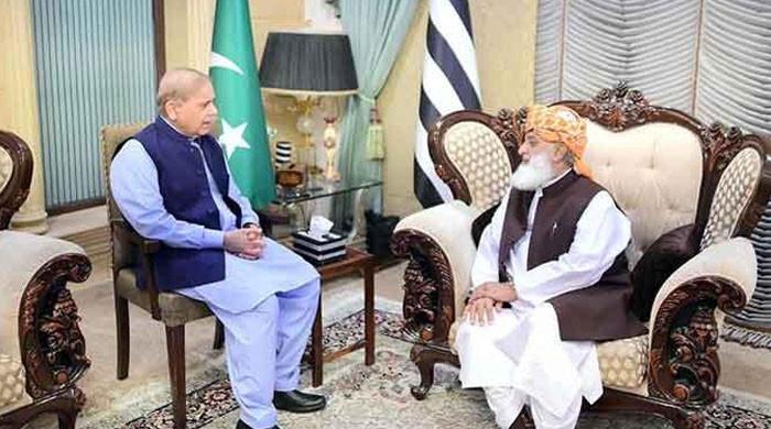 وزیراعظم کا مولانا فضل الرحمان کے بیٹے پر حملہ کرنیوالے ملزمان کی فوری گرفتاری کا حکم