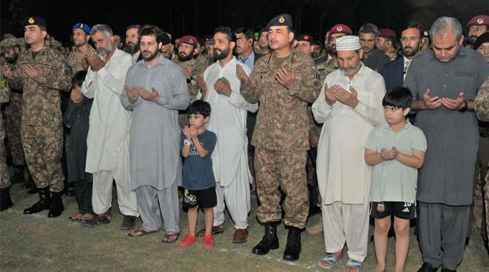 بھارتی پائلٹ ابھینندن کو گرفتارکرنیوالے میجر معیز شہید کی نمازِ جنازہ ادا، فیلڈ مارشل کی شرکت