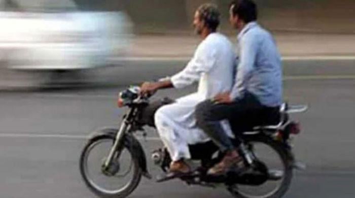 کراچی سمیت سندھ بھر میں 9،10 محرم کو موٹرسائیکل کی ڈبل سواری پر پابندی عائد