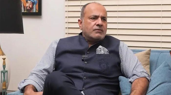 پاکستانی ڈیزائنر دیپک پروانی اپنے خلاف بھارتی میڈیا کی ’فیک نیوز‘ پر پھٹ پڑے
