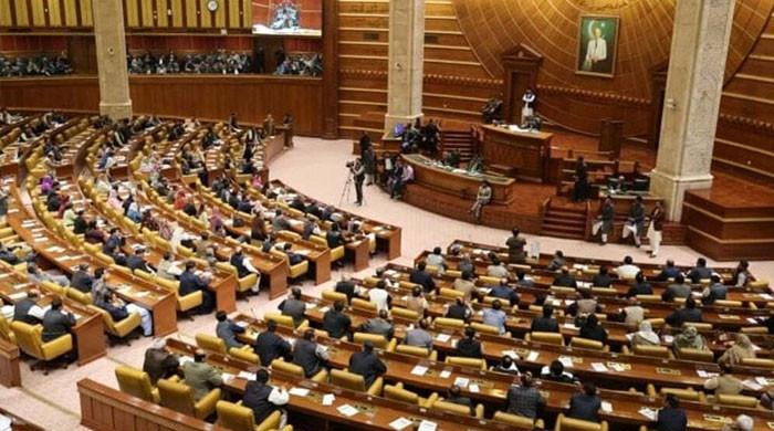 پنجاب اسمبلی: پی ٹی آئی کے 26 ارکان معطل، اسپیکرکا ریفرنس بھیجنے کا اعلان