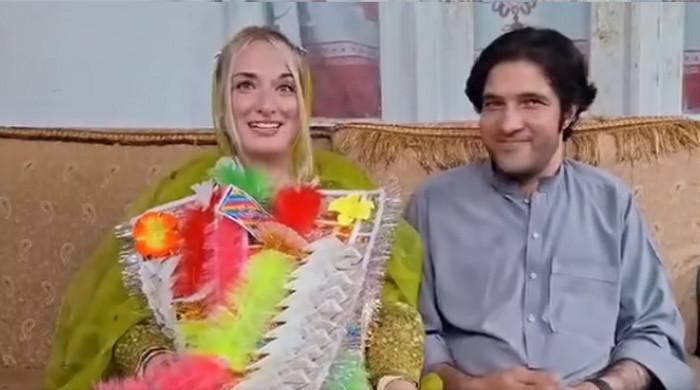 فیس بک پر دوستی کے بعد پاکستان آنیوالی امریکی خاتون کی دیر کے نوجوان سے شادی، اسلامی نام کیا رکھا؟