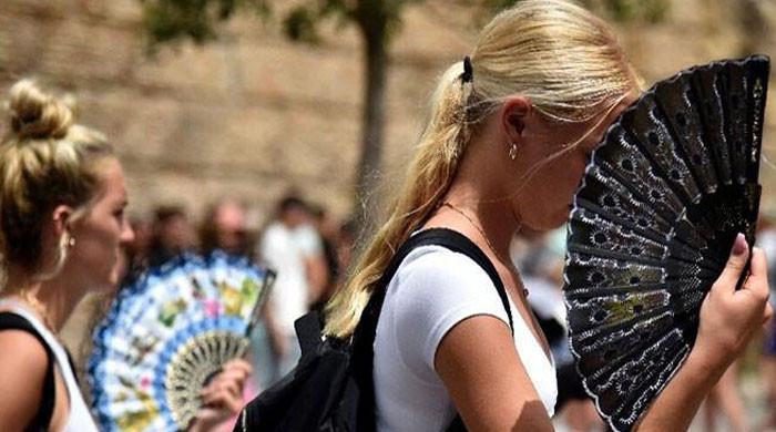 برطانیہ اور یورپ میں شدید گرمی، ایفل ٹاور بند، پرتگال میں پارا 46 ڈگری کو چھوگیا