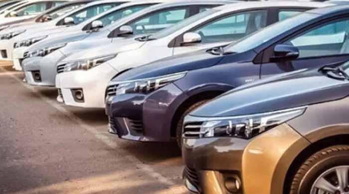 موبائل فون سِم اور کاروں سمیت 40 سے زائد اشیاء پر ٹیکس کی شرح میں کمی کردی گئی